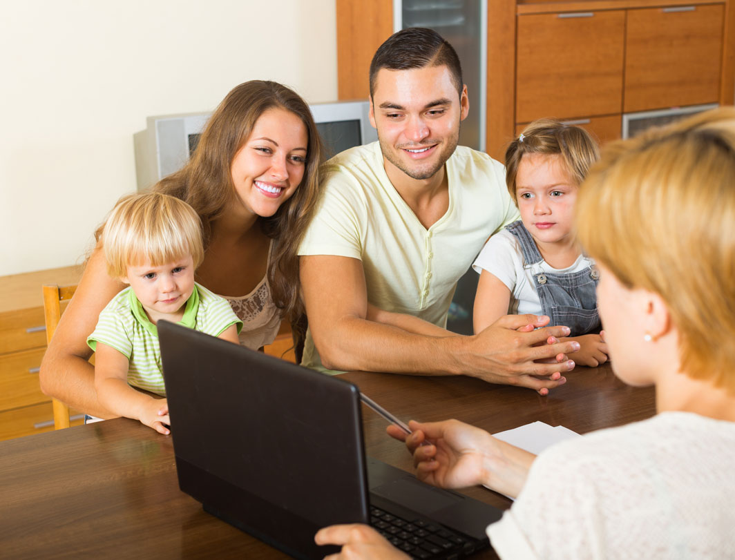 A counselor working with a family in the social work profession